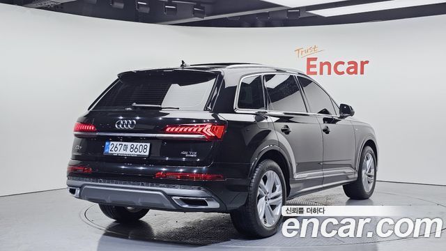 Audi Q7 2022 — photo 2