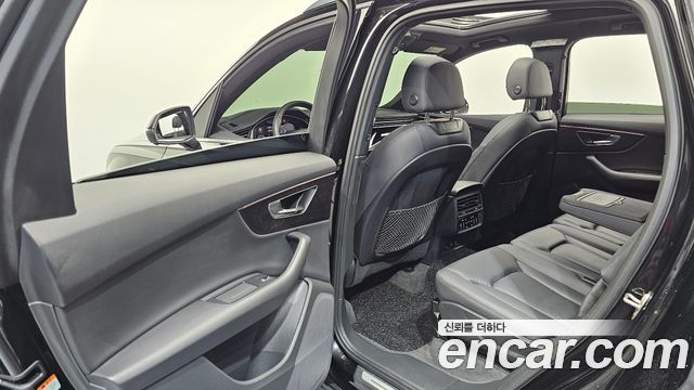 Audi Q7 2022 — photo 11