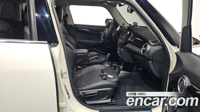 Mini Cooper 2020 — photo 11