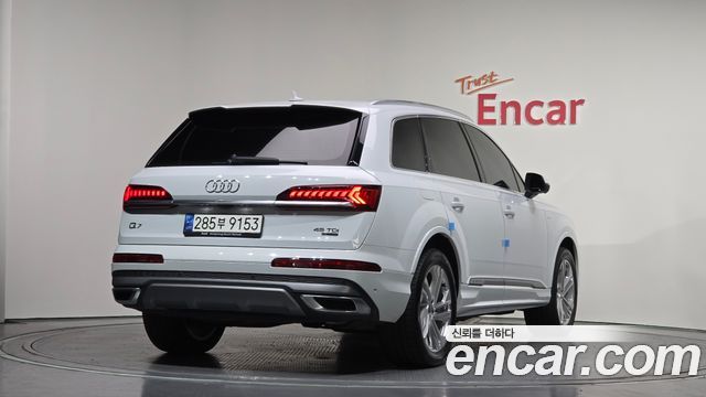 Audi Q7 2022 — photo 2