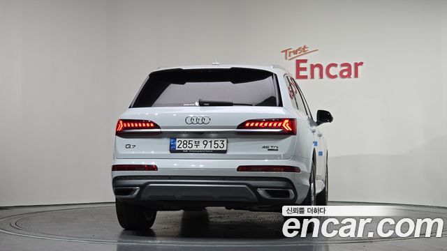 Audi Q7 2022 — photo 4