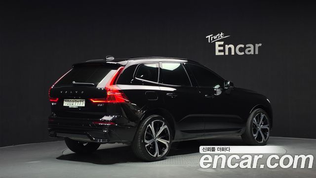 Volvo XC60 2022 — photo 2