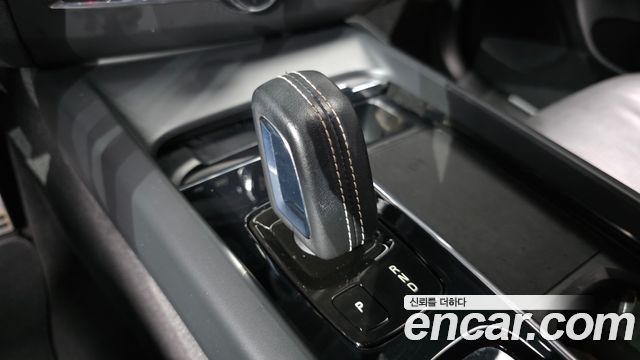 Volvo XC60 2022 — photo 9