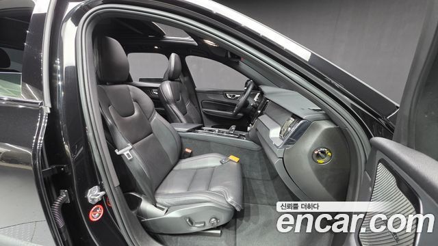 Volvo XC60 2022 — photo 10