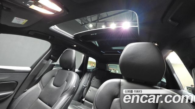 Volvo XC60 2022 — photo 12