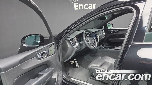 Volvo XC60 2022 — photo 13