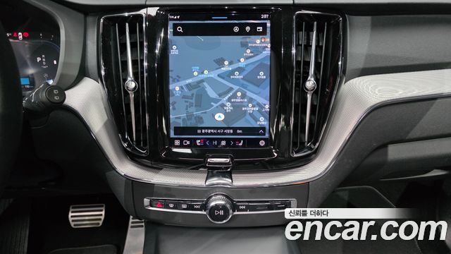 Volvo XC60 2022 — photo 15