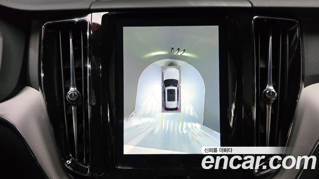 Volvo XC60 2022 — photo 16