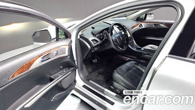 Lincoln MKZ 2015 — photo 11