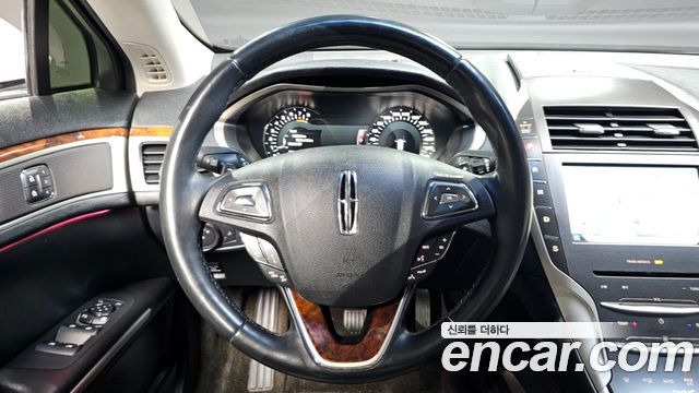Lincoln MKZ 2015 — photo 13