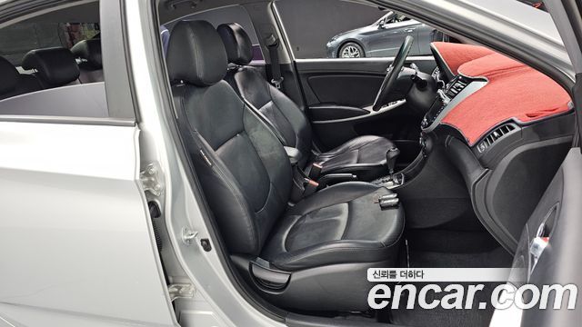 Hyundai Accent 2012 — photo 10
