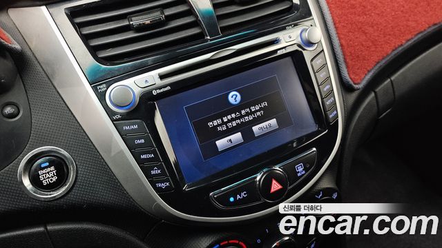 Hyundai Accent 2012 — photo 17