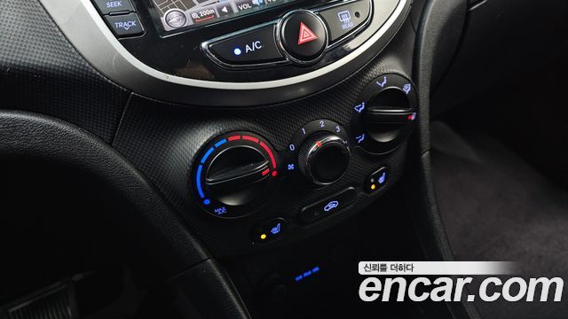 Hyundai Accent 2012 — photo 18