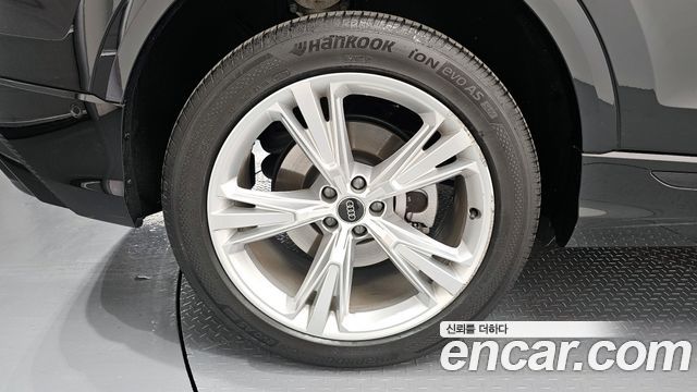 Audi Q8 2023 — photo 5
