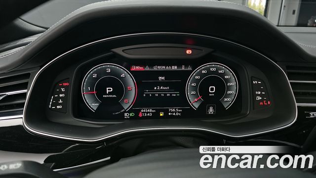 Audi Q8 2023 — photo 8