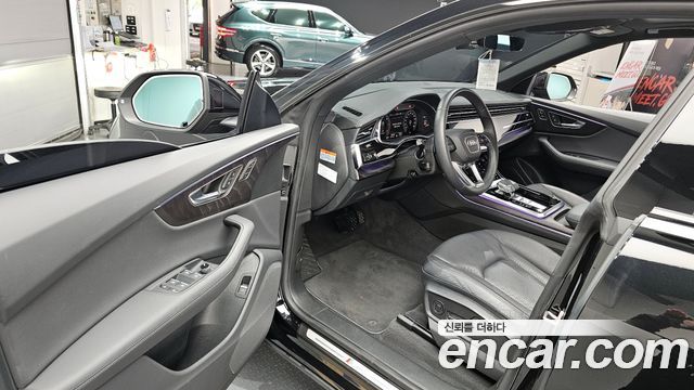 Audi Q8 2023 — photo 10