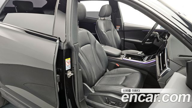 Audi Q8 2023 — photo 12