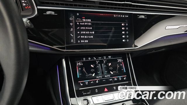 Audi Q8 2023 — photo 16