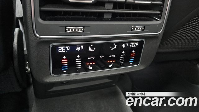 Audi Q8 2023 — photo 17