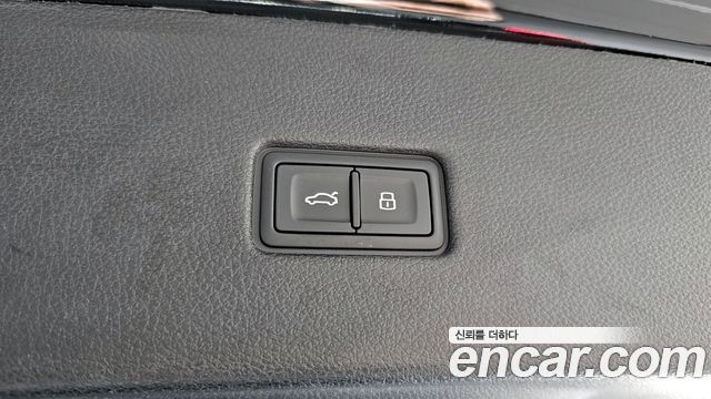 Audi Q8 2023 — photo 18