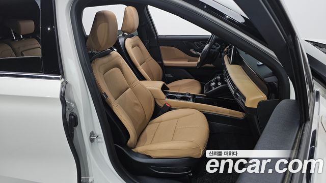 Lincoln Corsair 2021 — photo 10