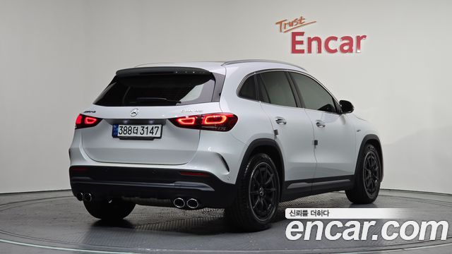 Mercedes-Benz GLA-Class 2023 — photo 2