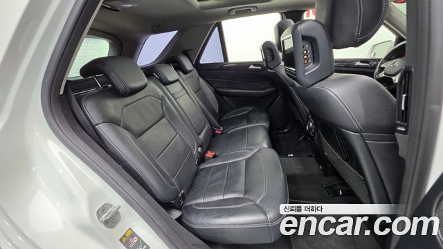 Mercedes-Benz M-class 2015 — photo 19