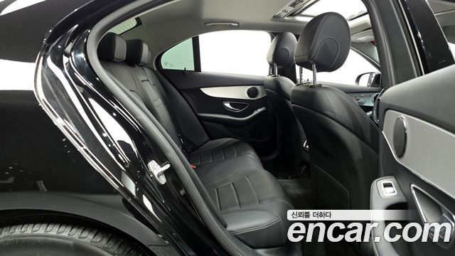 Mercedes-Benz C-Class 2017 — photo 12