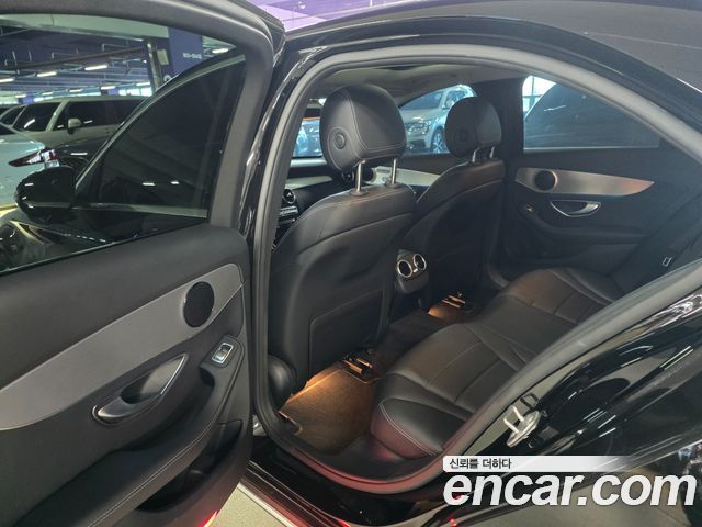 Mercedes-Benz C-Class 2017 — photo 25