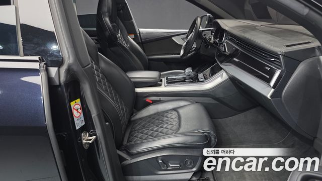 Audi Q8 2021 — photo 11