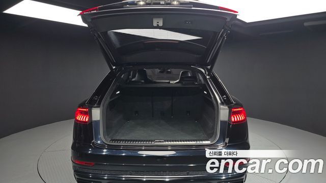Audi Q8 2021 — photo 20