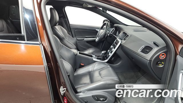 Volvo V60 2016 — photo 11