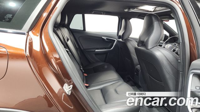 Volvo V60 2016 — photo 12