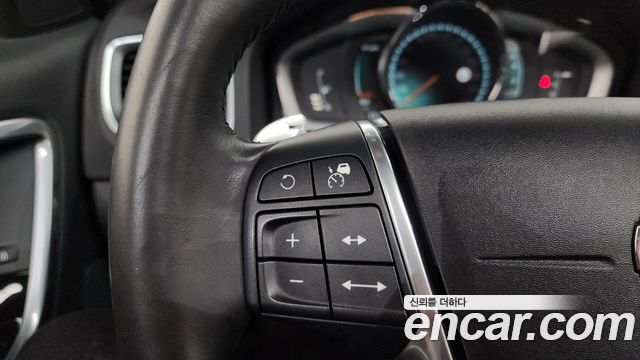 Volvo V60 2016 — photo 15