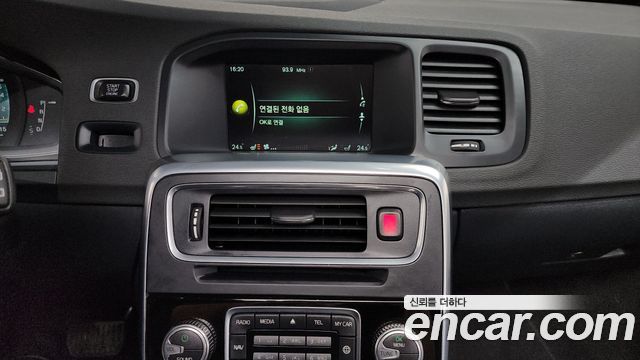 Volvo V60 2016 — photo 16