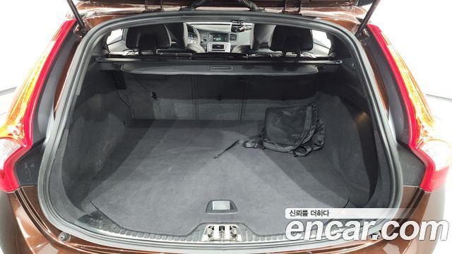 Volvo V60 2016 — photo 20