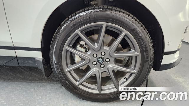 Land Rover Range Rover Velar 2025 — photo 5