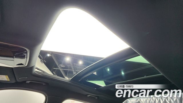 Land Rover Range Rover Velar 2025 — photo 18