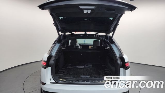 Land Rover Range Rover Velar 2025 — photo 20