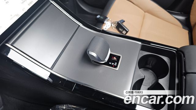 Land Rover Range Rover Velar 2025 — photo 9