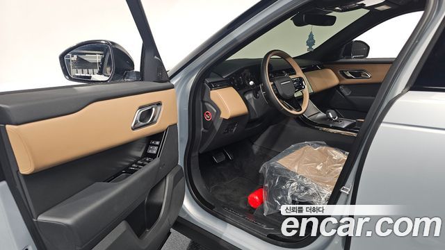 Land Rover Range Rover Velar 2025 — photo 10