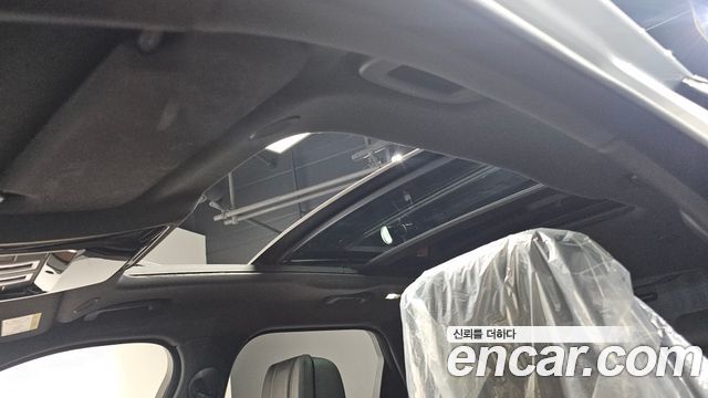 Land Rover Range Rover Velar 2025 — photo 19