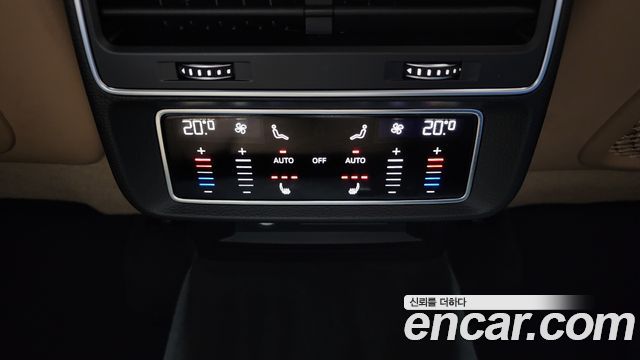 Audi Q8 2021 — photo 19