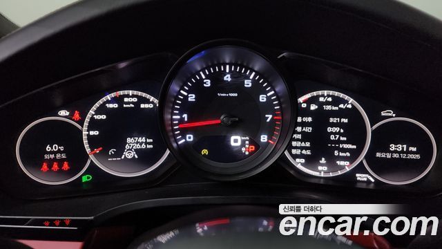 Porsche Cayenne 2023 — photo 8