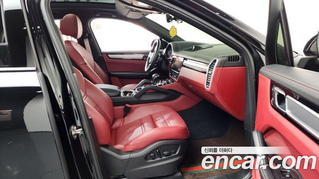 Porsche Cayenne 2023 — photo 11