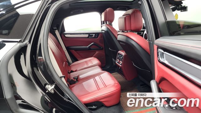 Porsche Cayenne 2023 — photo 12