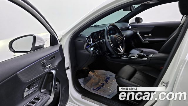 Mercedes-Benz A-Class 2021 — photo 10