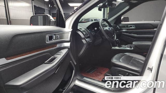 Ford Explorer 2018 — photo 10