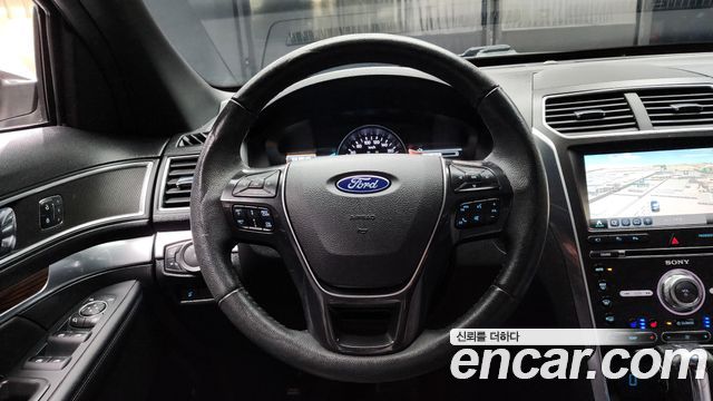 Ford Explorer 2018 — photo 13