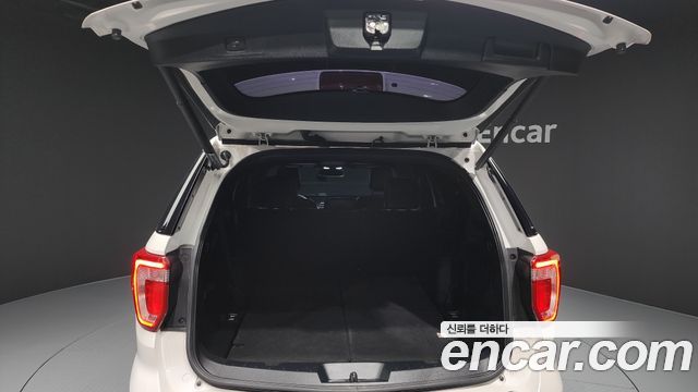 Ford Explorer 2018 — photo 20